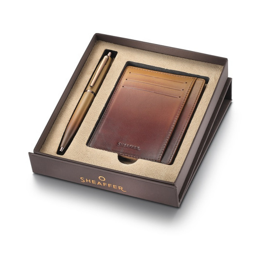 Długopis Sheaffer VFM Coffee w zestawie prezentowym z etui na karty