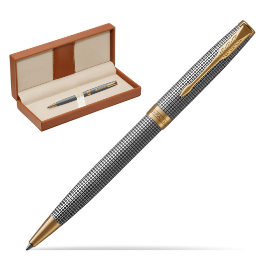 Długopis Parker Sonnet Cisele Srebro GT w pudełku classic brown