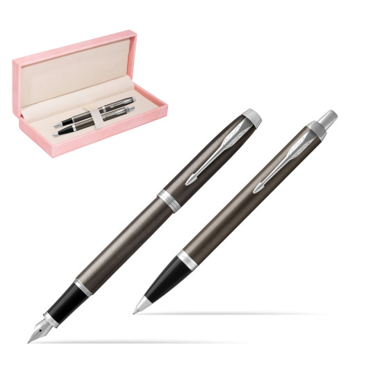 Zestaw Prezentowy Parker Pióro wieczne + Długopis IM Dark Espresso CT w różowym pudełku zamszowym
