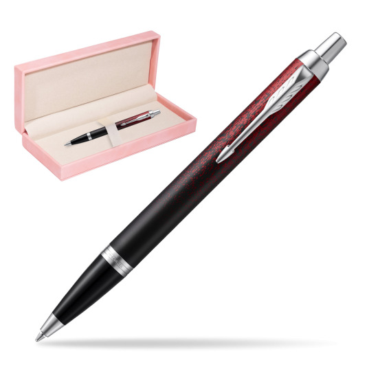Długopis Parker IM Red Ignite Edycja Specjalna w różowym pudełku zamszowym