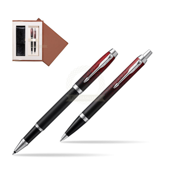 Zestaw prezentowy Parker pióro kulkowe + długopis IM Red Ignite Edycja Specjalna w brązowym pudełku zamszowym