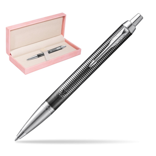 Długopis Parker IM Metallic Pursuit Edycja Specjalna w różowym pudełku zamszowym
