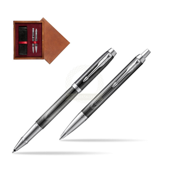 Zestaw prezentowy Parker pióro kulkowe  + długopis IM Metallic Pursuit Edycja Specjalna w pudełku drewnianym Mahoń Double Bordo