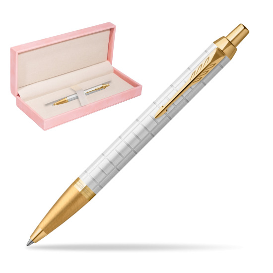 Długopis Parker IM Premium Pearl GT w różowym pudełku zamszowym
