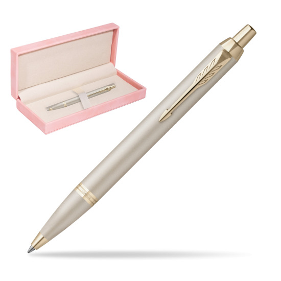 Długopis Parker IM PROFESSIONALS MONOCHROME CHAMPAGNE w różowym pudełku zamszowym
